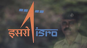 চাঁদ ও মঙ্গলে পৌঁছাতে ভারতের খরচ এত কম কেন?