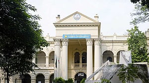 নৈতিক স্খলনের অভিযোগে জবি শিক্ষক বরখাস্ত