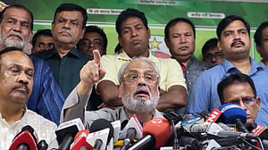 সন্ধিক্ষণে জাতীয় পার্টি: বন্ধুর পথে নবযাত্রা নাকি পতনের পূর্বাভাস?