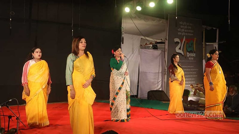 নগরে যাত্রা উৎসব, হাজারো মানুষের ভিড়