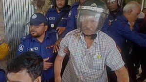 এবার শাহজাহান ওমরের গাড়িতে হামলা, মামলা করতে গিয়ে গ্রেপ্তার