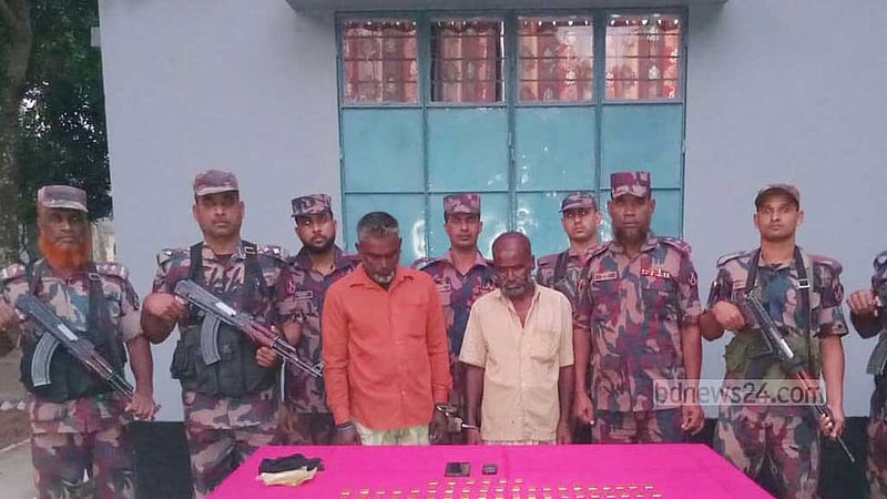 ঝিনাইদহে ২ ‘পাচারকারীর’ কাছে মিলল সাড়ে পাঁচ কেজি সোনা