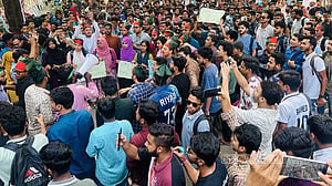 জগন্নাথের দ্বিতীয় ক্যাম্পাসের কাজ সেনাবাহিনীকে হস্তান্তরের দাবি শিক্ষার্থীদের
