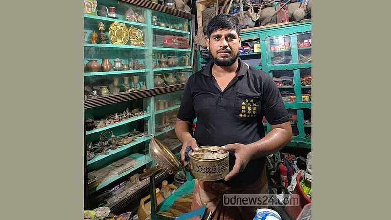 মেকানিক শাহজাহানের সংগ্রহশালায় ৫৬৫ ধরনের দুর্লভ তৈজসপত্র