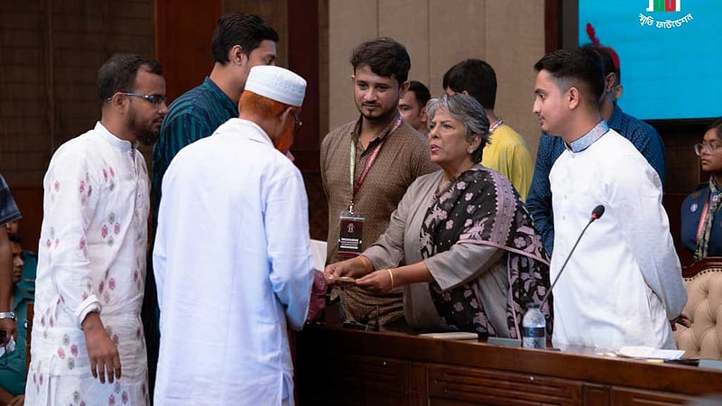 আন্দোলনে প্রাণহানি: প্রতি পরিবারে একজনের চাকরির ‘পরিকল্পনা’