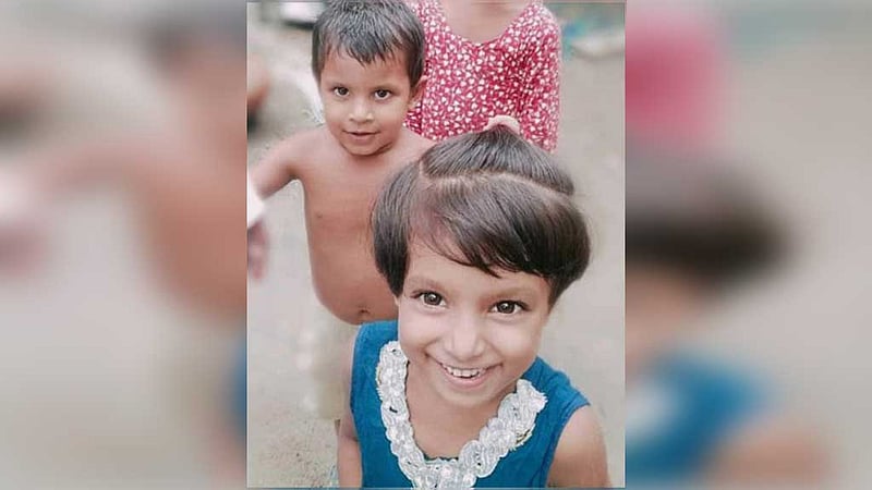 ‘বাবার কেনা আপেল খেয়ে অসুস্থ’, পরে হাসপাতালে ভাই-বোনের মৃত্যু