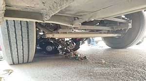 কুড়িগ্রামে বাস চাপায় মোটরসাইকেল চালক নিহত, ভাই আহত