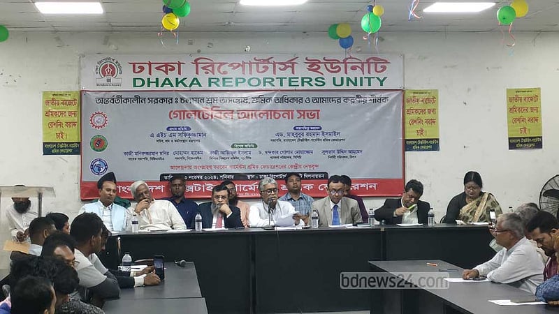 শ্রমিকদের রেশন কার্ডের মাধ্যমে নিত্যপণ্য দেওয়ার প্রস্তাব, সচিবের ভিন্ন কথা