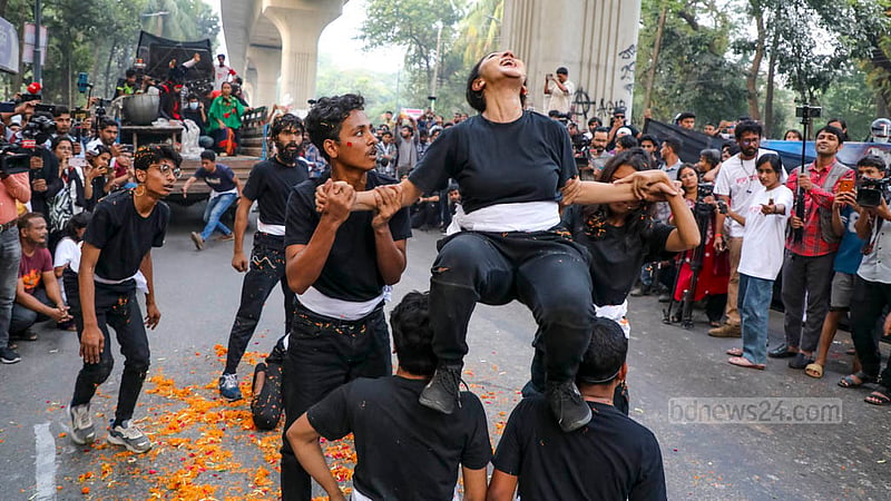 ‘লাল মজলুম’ বাঁকে বাঁকে সাহসের গল্প