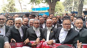 আলিফ হত্যা: ঢাকার আদালতে মিছিলে আওয়ামী লীগের বিরুদ্ধে স্লোগান