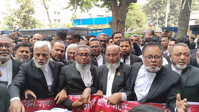 আলিফ হত্যা: ঢাকার আদালতে মিছিলে আওয়ামী লীগের বিরুদ্ধে স্লোগান