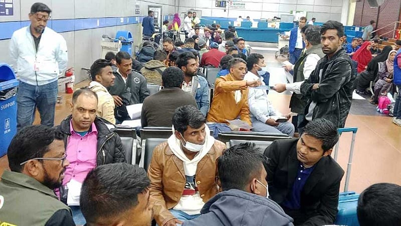 লেবানন থেকে ফিরলেন আরও ৮২ বাংলাদেশি