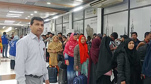 লেবানন থেকে ফিরলেন আরও ৭০ বাংলাদেশি