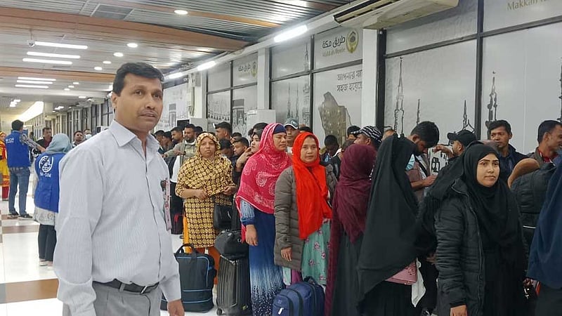 লেবানন থেকে ফিরলেন আরও ৭০ বাংলাদেশি