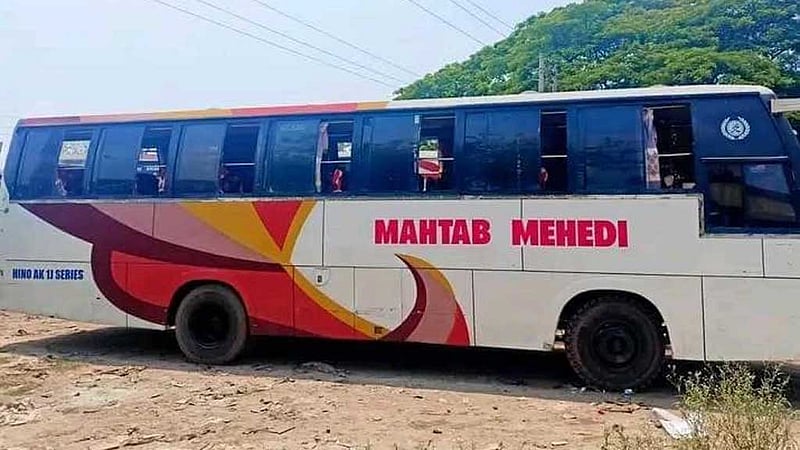 হানিফসহ দুটি বাস চুরি, ব্যাটারি-তেল-চাকা খুলে নিল চোরেরা