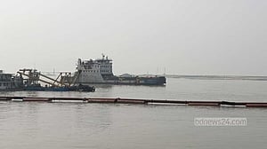নাব্য সংকট: আরিচা-কাজিরহাটে ৩৭ ঘণ্টা পর ফেরি চালু