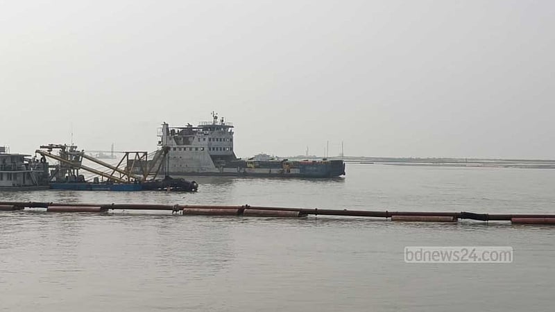 নাব্য সংকট: আরিচা-কাজিরহাটে ৩৭ ঘণ্টা পর ফেরি চালু