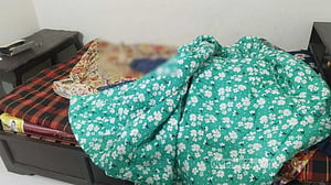 মানিকগঞ্জে আবাসিক হোটেলকক্ষে মিলল অজ্ঞাত নারীর লাশ