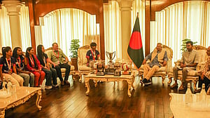 নারী ফুটবলারদের সমস্যা সমাধানে আশ্বাস দিয়েছেন প্রধান উপদেষ্টা: আসিফ মাহমুদ