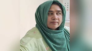 পাঁচ বছর ধরে যেতে হয় না অফিসে, কিন্তু বেতন নেন ৮০ হাজার