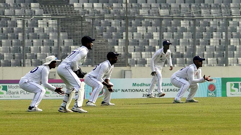 বোলারদের দাপটের দিনে সুমনের ৬ উইকেট, ফাহাদের ৫