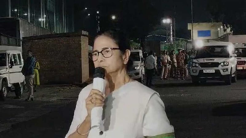 বাংলাদেশ নিয়ে মোদী সরকারের অবস্থানেই সমর্থন মমতার
