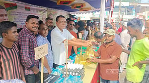 মৌলভীবাজারে বিএনপি নেতার বিনা লাভের দোকানে ক্রেতাদের ভিড়
