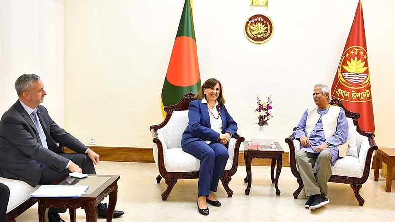 প্রধান উপদেষ্টার পাশে থাকার বার্তা ইইউ’র