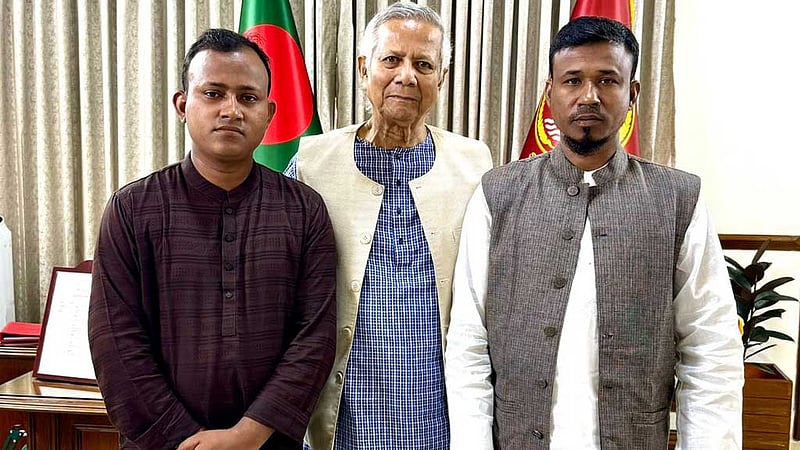 প্রধান উপদেষ্টার সঙ্গে আবু সাঈদের ২ ভাইয়ের সাক্ষাৎ