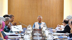 সচিবালয়ে প্রথমবার উপদেষ্টা পরিষদের বৈঠকে ইউনূস
