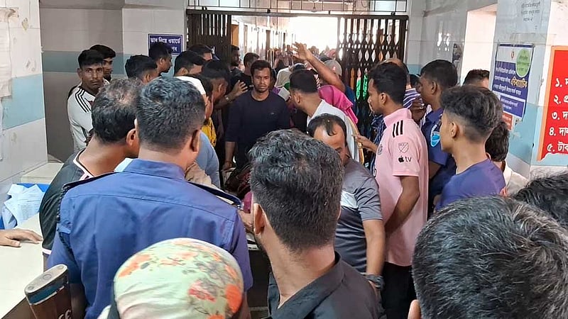 মুন্সীগঞ্জ হাসপাতালে ডেঙ্গু রোগীর মৃত্যুর জেরে ‘নার্সদের মারধর’, উত্তেজনা