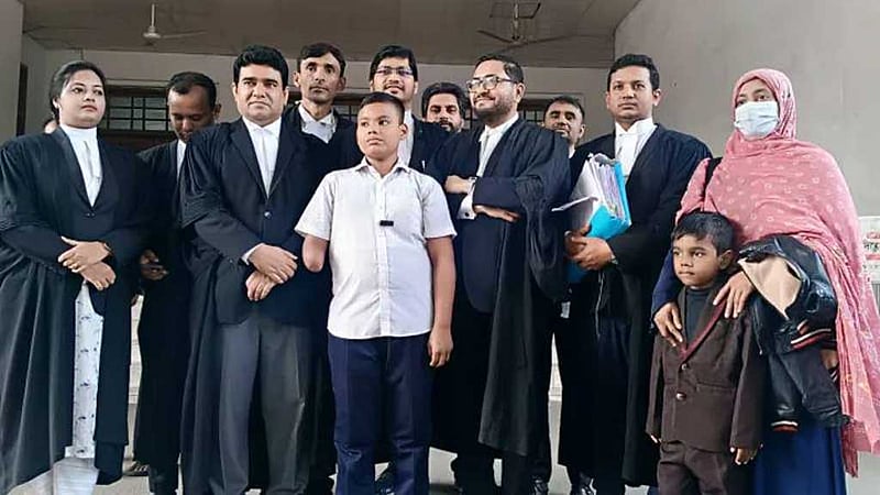 হাত হারানো শিশু শ্রমিক নাঈমকে ৩০ লাখ টাকা দেওয়ার রায় বহাল