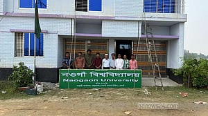 শেখ মুজিবের নাম বাদ দিয়ে উঠল ‘নওগাঁ বিশ্ববিদ্যালয়ের’ সাইনবোর্ড