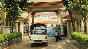 নারায়ণগঞ্জে বসুন্ধরার কারখানায় বিস্ফোরণে দগ্ধ ১০ শ্রমিক হাসপাতালে
