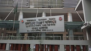 অস্ত্র পাচ্ছেন মাদক নিয়ন্ত্রণ অধিদপ্তরের কর্মকর্তারা