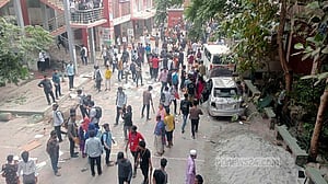 দলে দলে এসে ন্যাশনাল মেডিকেল, সোহরাওয়ার্দী কলেজে তাণ্ডব