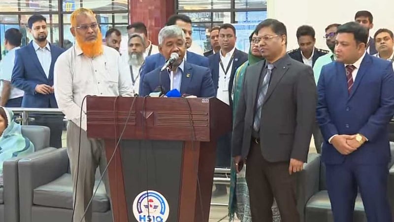 সোনা চোরাচালান: উড়োজাহাজের রুট পারমিট বাতিলের হুঁশিয়ারি