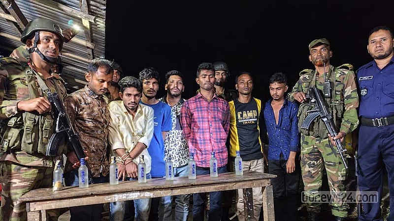 নেত্রকোণায় ভারতীয় মদসহ ৭ যুবক আটক