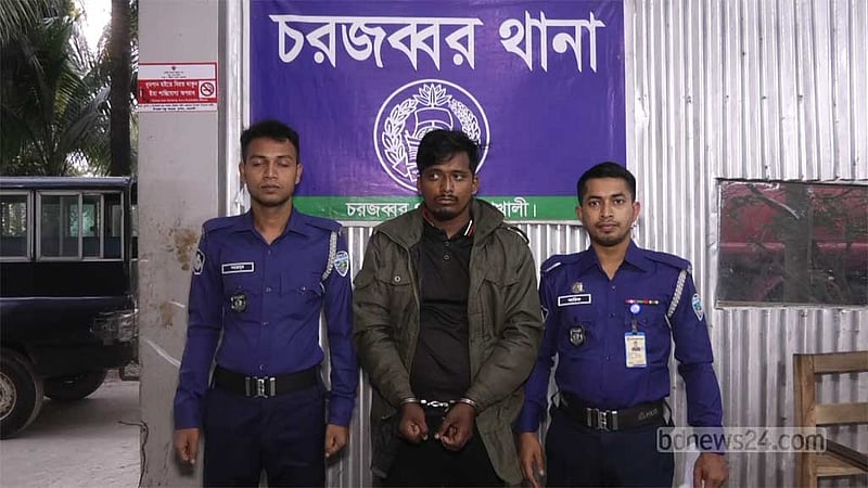 উপজেলা পরিষদ থেকে ২৮ ট্যাব চুরি করে অনলাইনে বিক্রি, আনসার গ্রেপ্তার