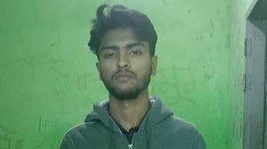 নোয়াখালীতে আগ্নেয়াস্ত্র ও চোরাই মোবাইলসহ যুবক গ্রেপ্তার