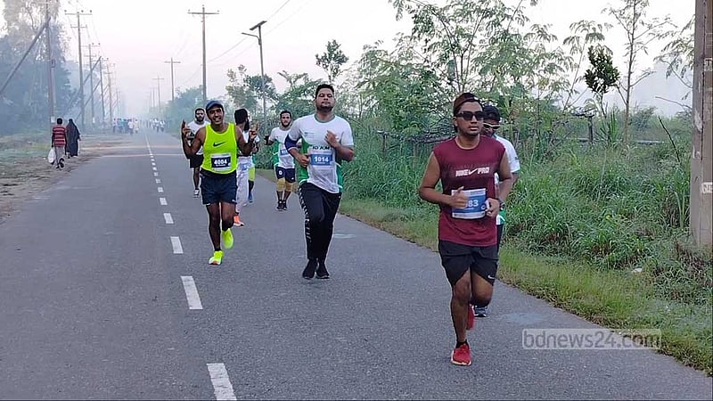 ‘রায়পুরা ম্যারাথনে’ অংশ নিয়েছেন দেশ-বিদেশের ৬ শতাধিক দৌড়বিদ