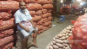 পেঁয়াজ আমদানিতে শুল্ক সম্পূর্ণ প্রত্যাহার