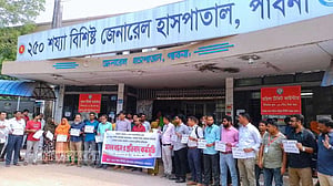 দালালদের হুমকির ‘প্রতিকার না পেয়ে’ চিকিৎসক-নার্সদের প্রতিবাদ