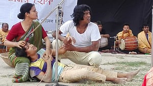 শিল্পকলার সামনে পথনাটক করে নিরাপত্তা চাইবে নাট্যকর্মীরা