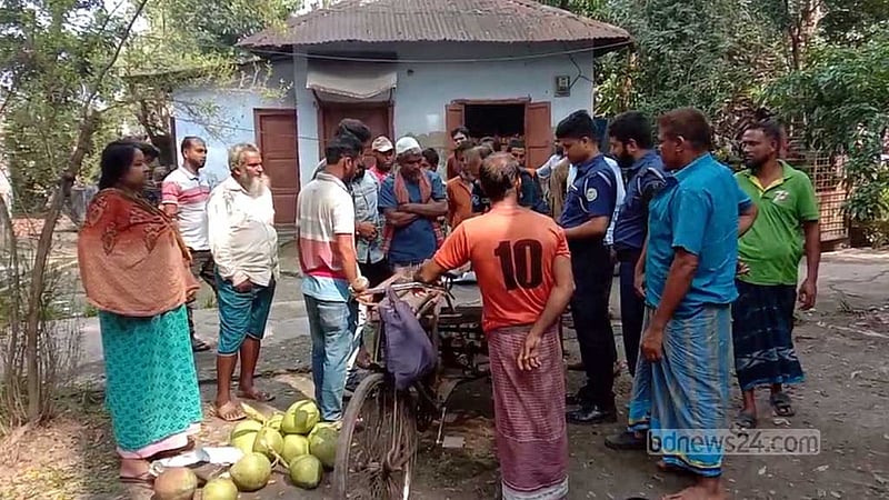 পিরোজপুরে বিদ্যুৎস্পৃষ্ট হয়ে গাছ থেকে পড়ে ব্যবসায়ীর মৃত্যু