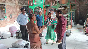 কারখানায় অভিযানে পলিথিন জব্দ, জরিমানা