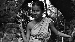 চলে গেলেন ‘পথের পাঁচালী’র ‘দুর্গা’,