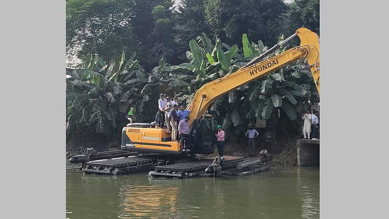 রামপুরা খাল পরিষ্কারে নেমেছে ডিএনসিসি