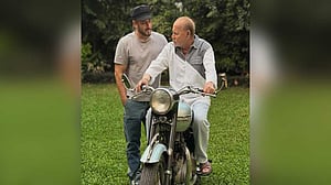যে ছবিতে অনুরাগীদের মুগ্ধতা