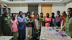 সুন্দরবনে বনদস্যুদের সঙ্গে ‘গোলাগুলি’, জিম্মি ১০ জেলে উদ্ধার